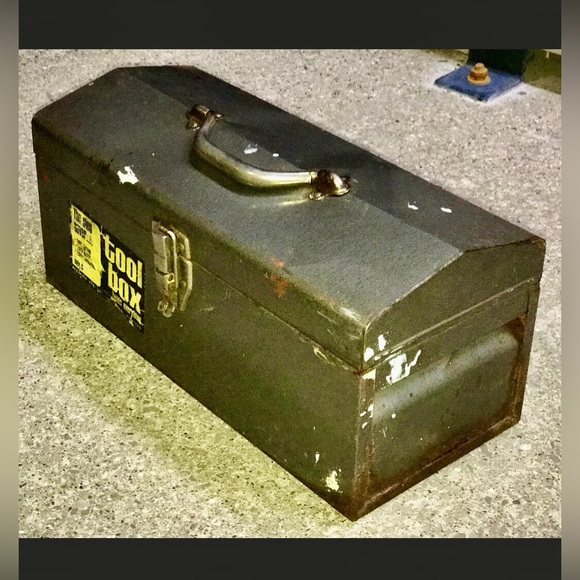 Mid Century Vintage Atkinson Metal Tool Box - Picture 2 of 10